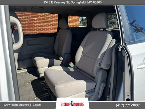 Used 2017 Kia Sedona LX image 12
