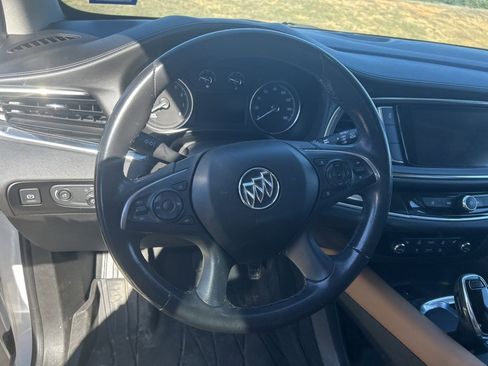 Used 2018 Buick Enclave Essence image 5