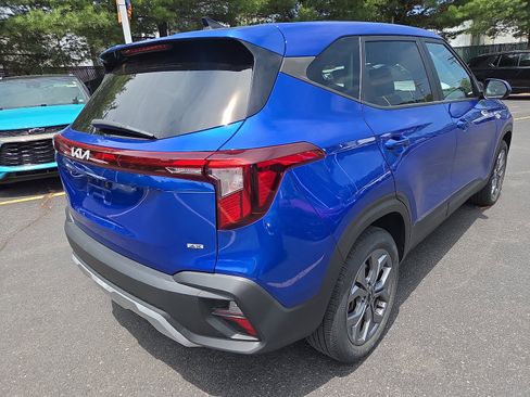 Used 2024 Kia Seltos LX AWD/4WD image 3
