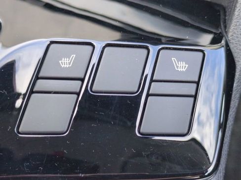 Used 2025 Kia Sportage EX w/ Premium Package image 24