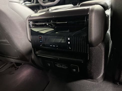 Used 2023 Jeep Wagoneer 4WD w/ Convenience Group I image 8