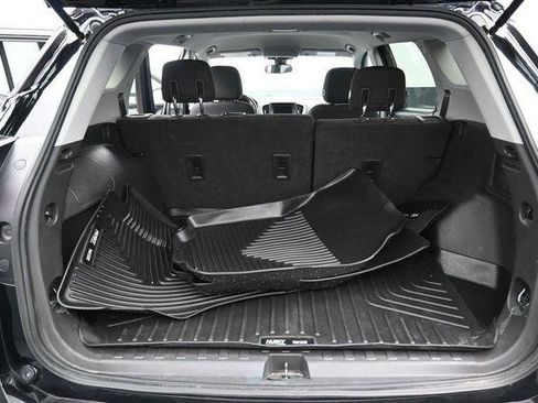 Used 2020 GMC Terrain SLE w/ Driver Convenience Package FWD image 30