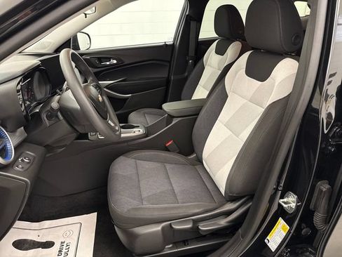 Used 2024 Chevrolet Trax LS FWD image 11