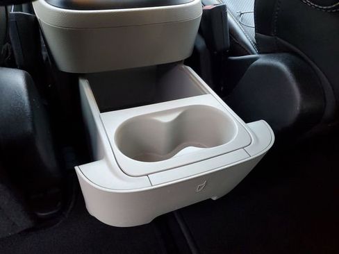 Used 2024 Chrysler Pacifica Touring-L image 15