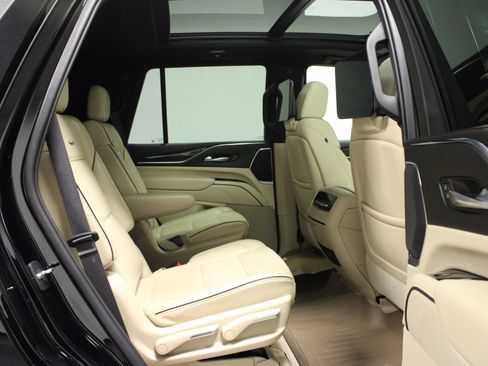 Used 2021 Cadillac Escalade Premium Luxury image 17