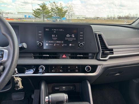 Used 2025 Kia Sportage LX image 17