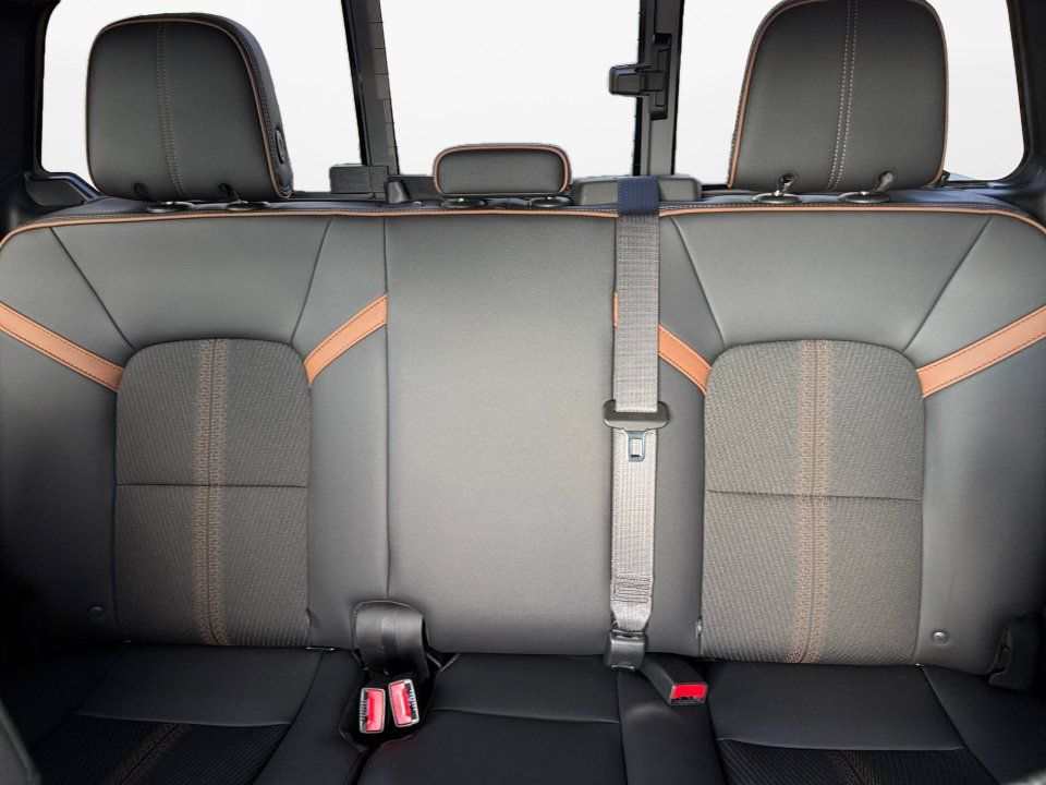 Certified 2024 GMC Canyon AT4 w/ Technology Package AWD/4WD image 15