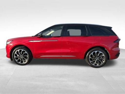 Used 2024 Lincoln Nautilus Reserve AWD/4WD image 4