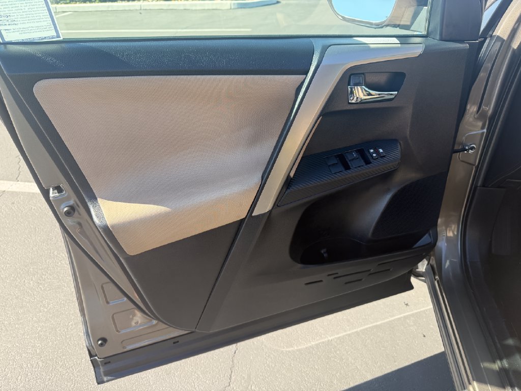 Used 2014 Toyota RAV4 XLE FWD image 10