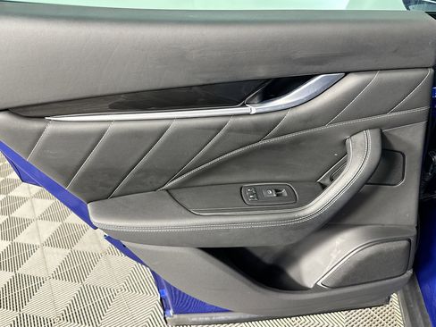 Used 2021 Maserati Levante image 25