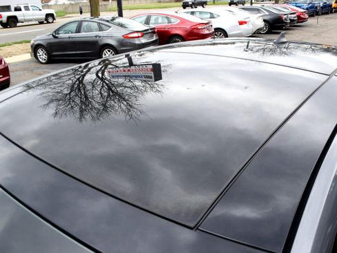 Used 2021 Ford Edge Titanium image 16