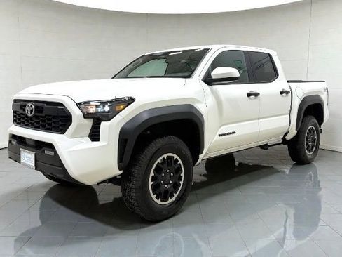 Used 2025 Toyota Tacoma TRD Off-Road image 3