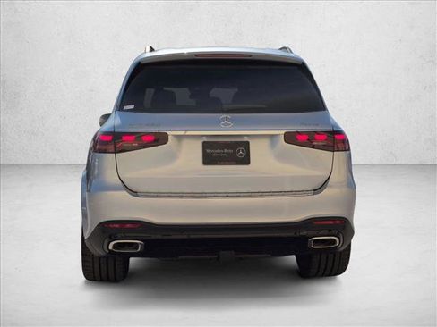 New 2026 Mercedes-Benz GLS 580 4MATIC image 8