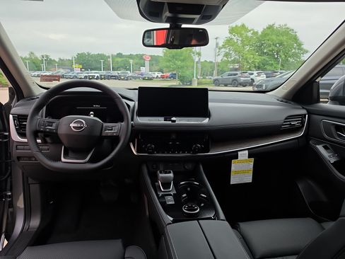 New 2026 Nissan Rogue Platinum w/ Platinum Premium Package AWD/4WD image 3