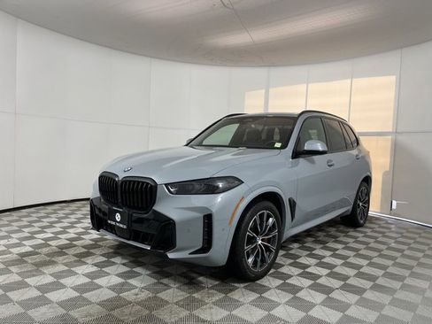 Used 2024 BMW X5 xDrive40i w/ M Sport Package image 3