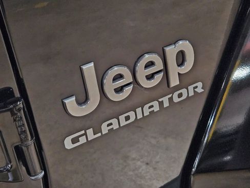 Used 2020 Jeep Gladiator Overland AWD/4WD image 18