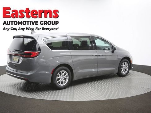 Used 2023 Chrysler Pacifica Touring-L FWD image 44