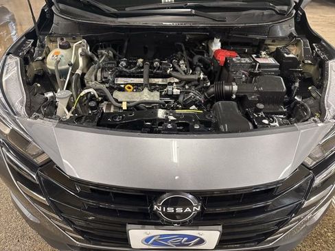 Used 2023 Nissan Versa SV image 28