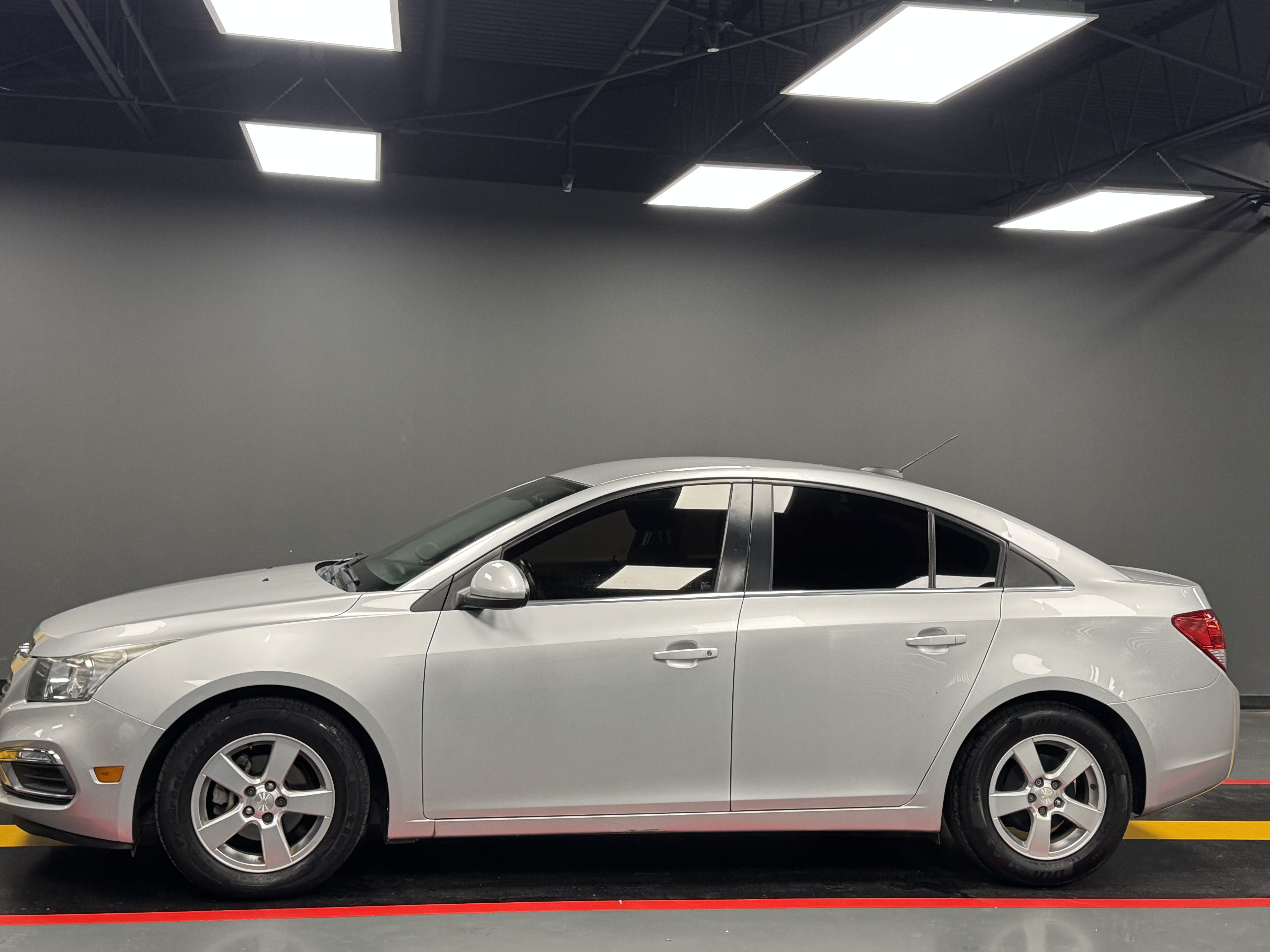 Used 2015 Chevrolet Cruze LT FWD image 2