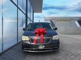 Used 2016 Chrysler Town & Country Touring w/ Driver Convenience Group image 2