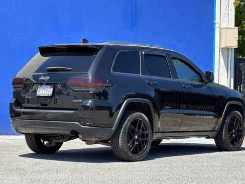 Used 2020 Jeep Grand Cherokee Laredo w/ Laredo X Package RWD image 3