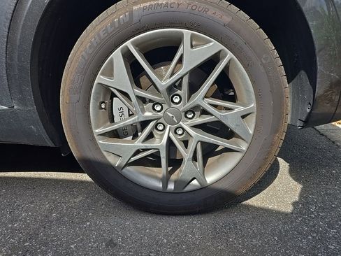 Used 2024 Genesis GV70 2.5T Advanced w/ Advanced Package image 10