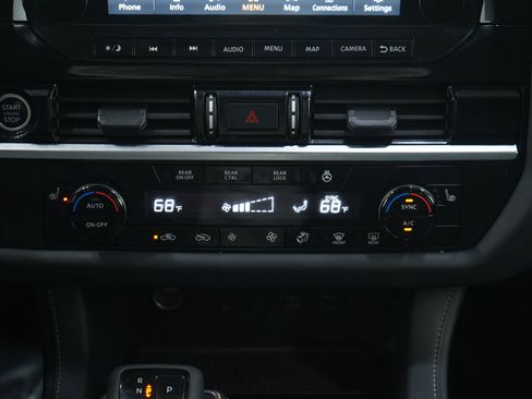 Used 2023 Nissan Pathfinder SL image 16