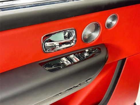 Used 2020 Rolls-Royce Cullinan image 13