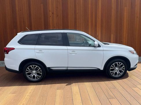 Used 2016 Mitsubishi Outlander SEL image 8