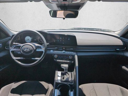 Certified 2025 Hyundai Elantra SEL FWD image 21
