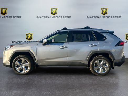 Used 2021 Toyota RAV4 XLE Premium image 2