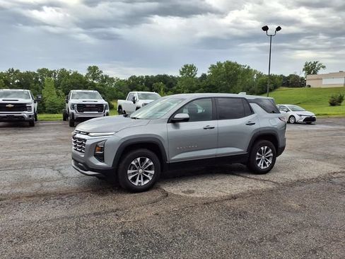 Used 2026 Chevrolet Equinox LT AWD/4WD image 38