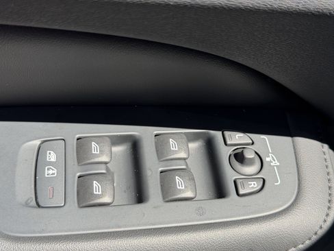 Certified 2023 Volvo S60 B5 Plus image 17