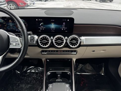 Used 2023 Mercedes-Benz GLB 250 4MATIC image 2