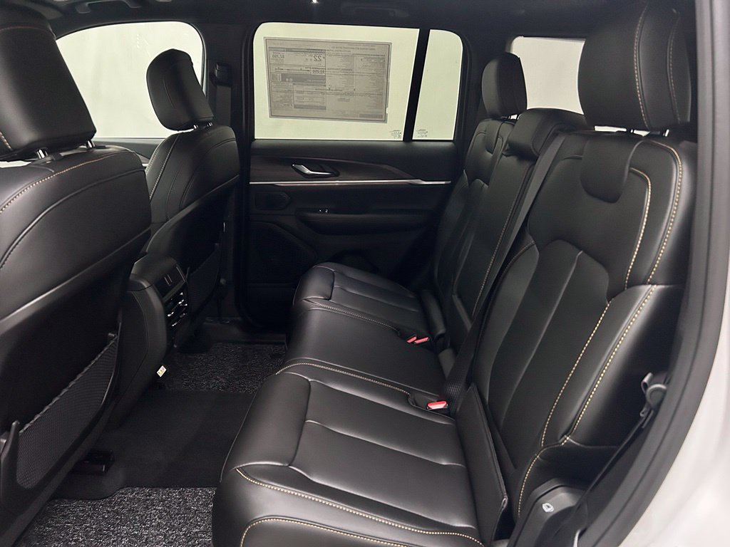 New 2026 Jeep Grand Cherokee Limited AWD/4WD image 14