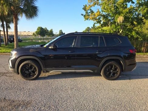 Used 2024 Volkswagen Atlas Peak Edition SEL AWD/4WD image 2