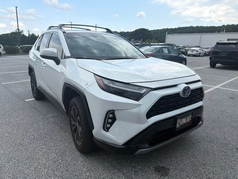Certified 2024 Toyota RAV4 SE w/ Convenience Package AWD/4WD image 3