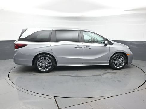 Used 2025 Honda Odyssey Touring image 6
