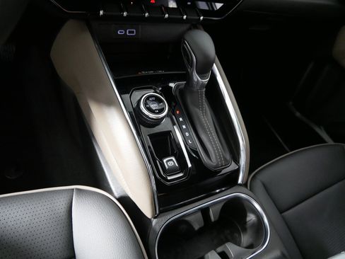 Used 2025 GMC Canyon Denali AWD/4WD image 24