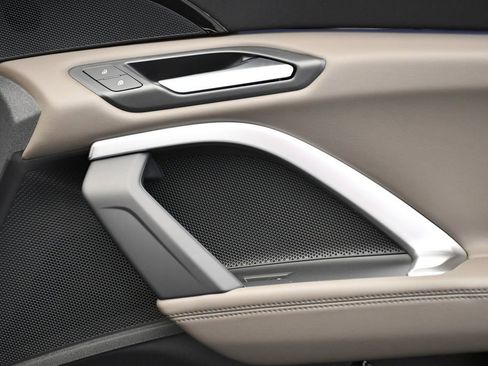 Used 2025 Audi Q5 Premium w/ Convenience Package image 43