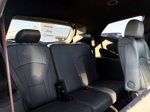 Used 2024 Buick Enclave Premium image 17