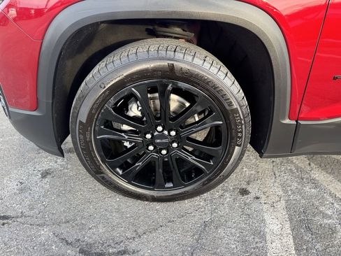 Used 2023 GMC Acadia SLE w/ Driver Convenience Package image 3