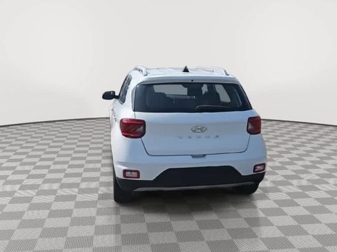 Used 2022 Hyundai Venue SEL FWD image 7