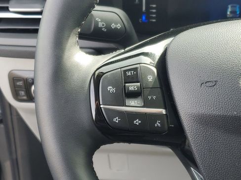 Certified 2024 Ford Escape SE w/ Class II Trailer Tow Package image 17