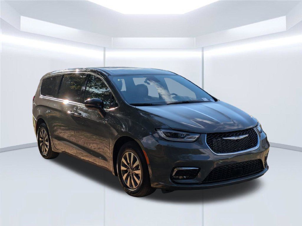 Used 2025 Chrysler Pacifica Select FWD image 8
