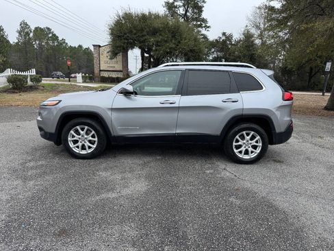 Used 2015 Jeep Cherokee Latitude image 3