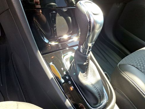 Used 2021 Buick Encore Preferred AWD/4WD image 12