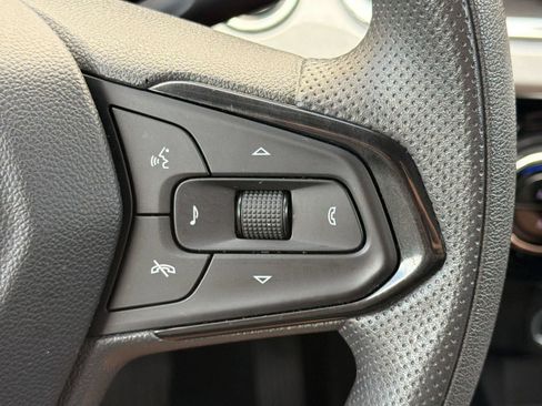 Used 2025 Chevrolet Trax LT FWD image 29