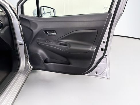 Used 2025 Nissan Versa SV FWD image 31