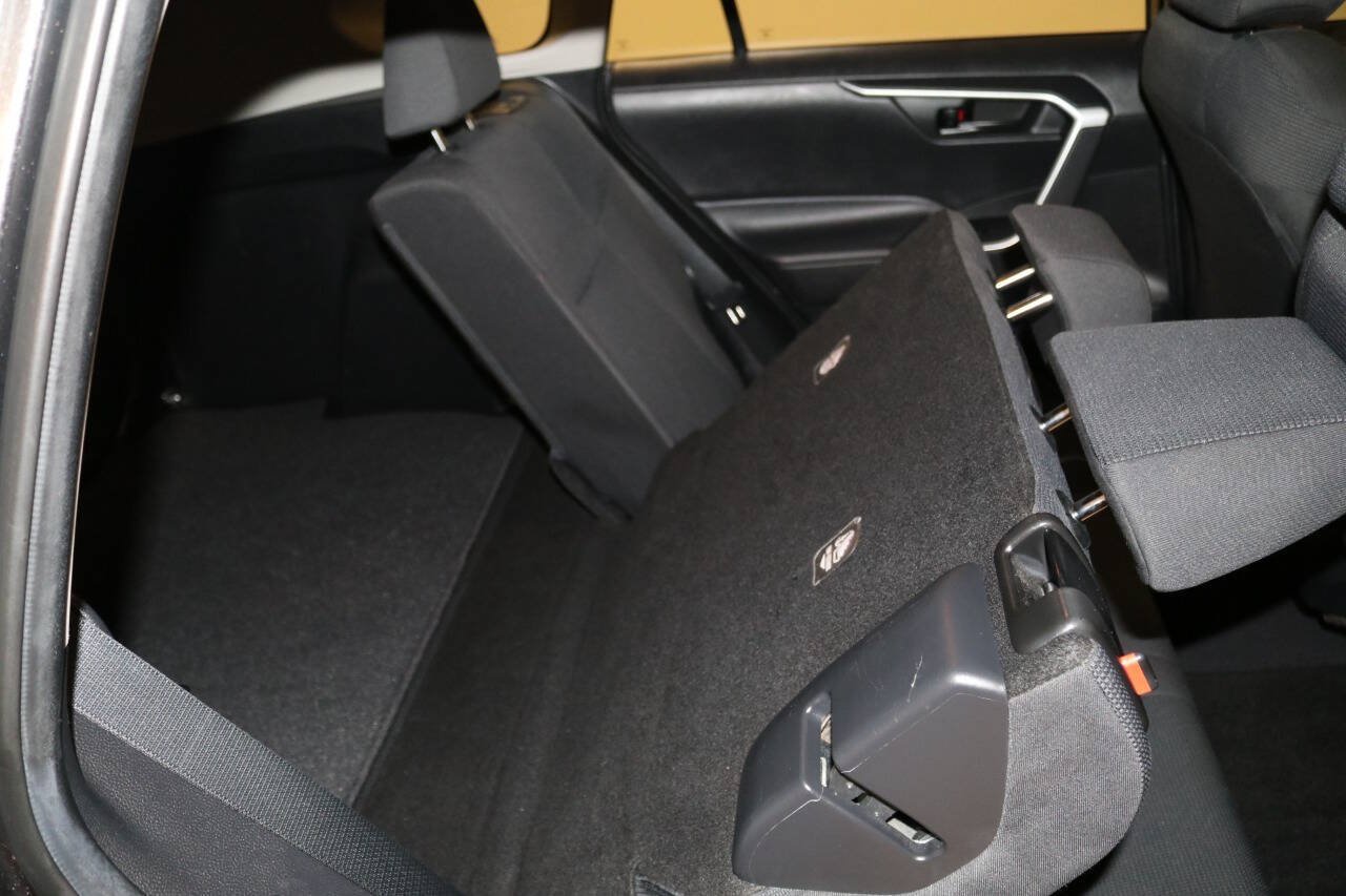 Used 2020 Toyota RAV4 LE w/ Carpet Mat Package AWD/4WD image 79